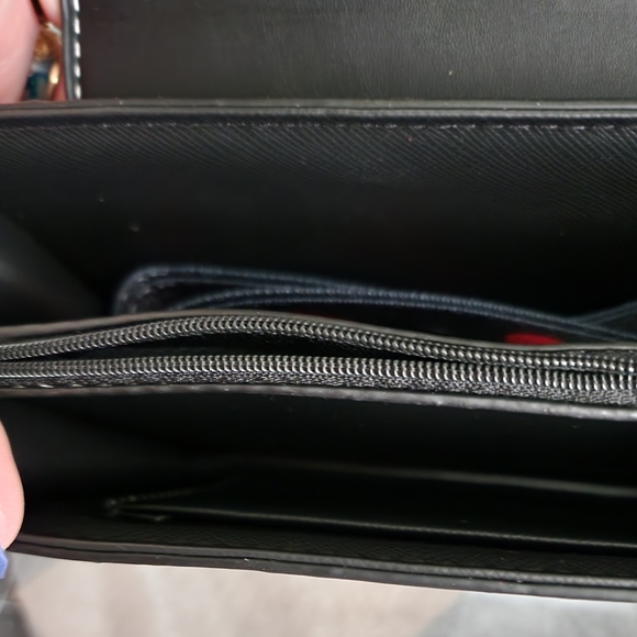 Women's Black and Red Heart-Shaped Design Crossbody Shoulder Bag - Picture 5 of 15